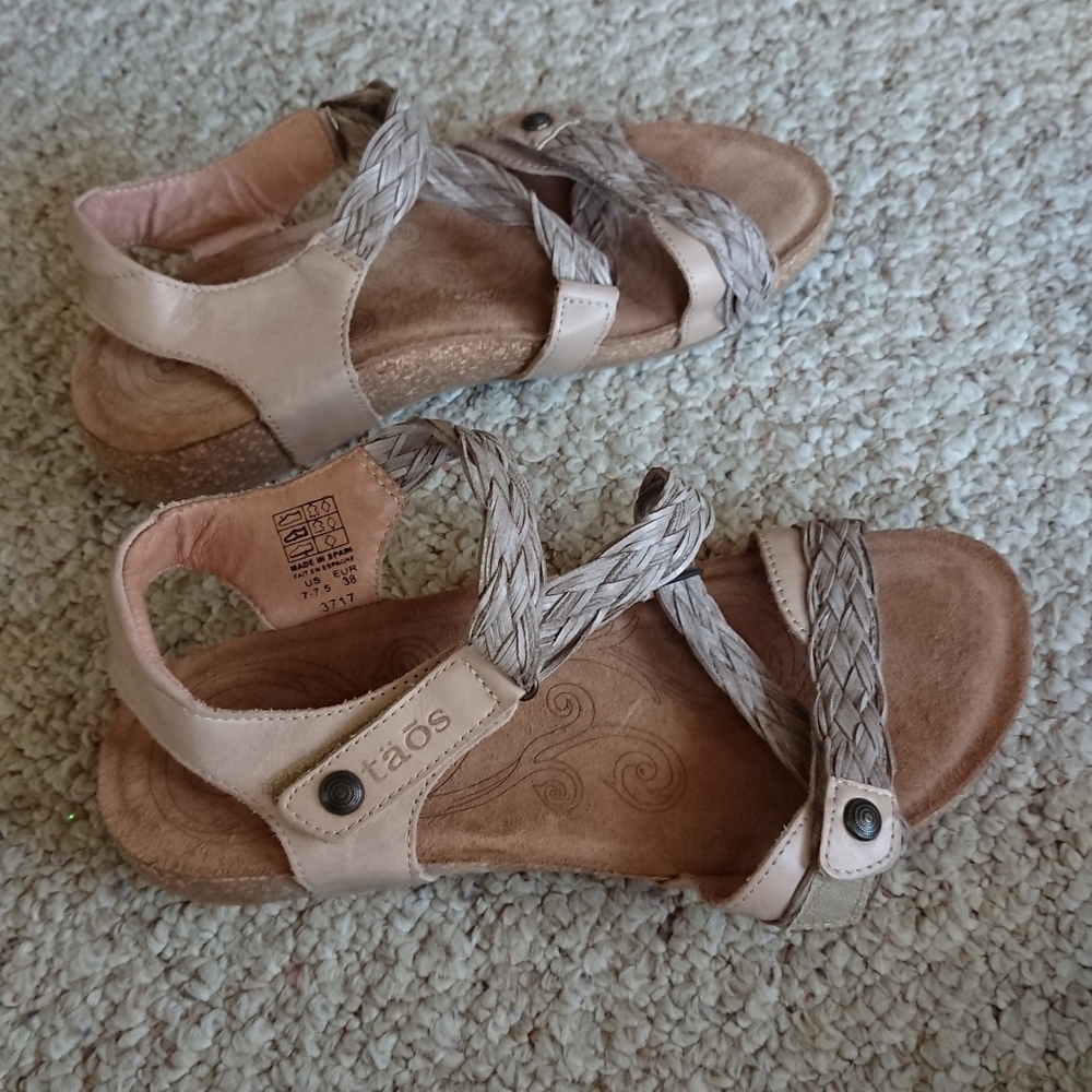 Taos Trulie the strappy open-toe leather sandal SIZE 7.5